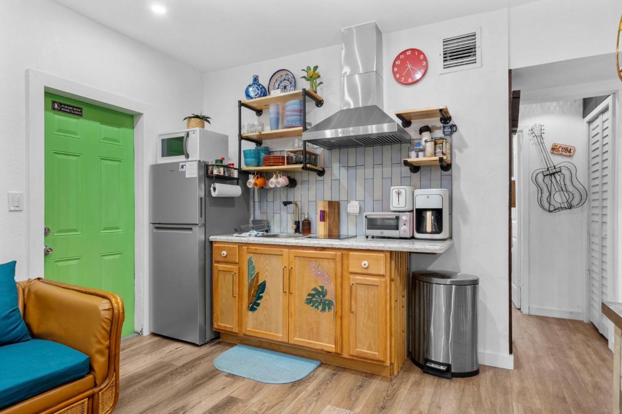 Stunning Little Havana Close To Airport, Calle Ocho, Brickell, Wynwood And The Beaches - Free Parking